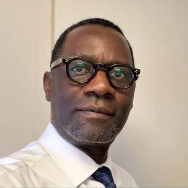 Dr Alex Mubiru